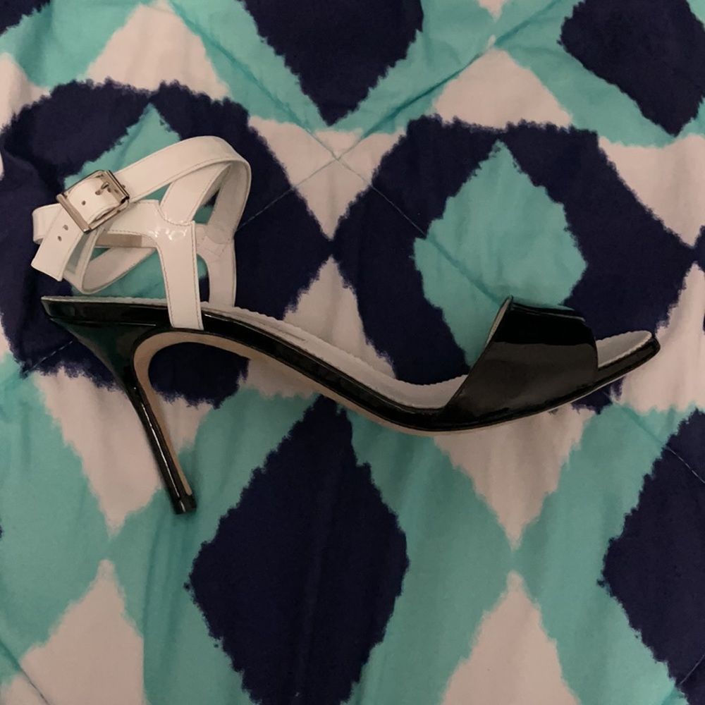 NWOB Manolo Blahnik B&W sandals sz 39.5 - Picture 5 of 5